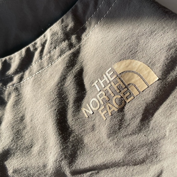 North face Forest green mini skirt, size medium, in great condition - Picture 2 of 4